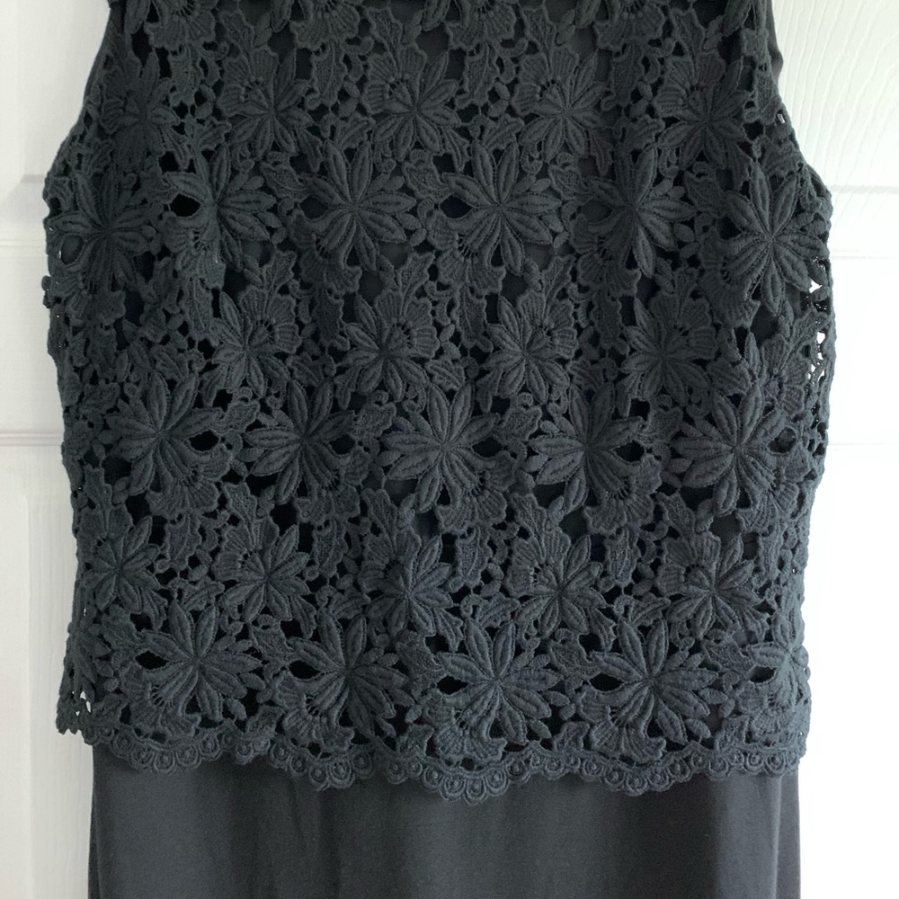 Black dress with embroidered lace detail - Picture 2 of 6